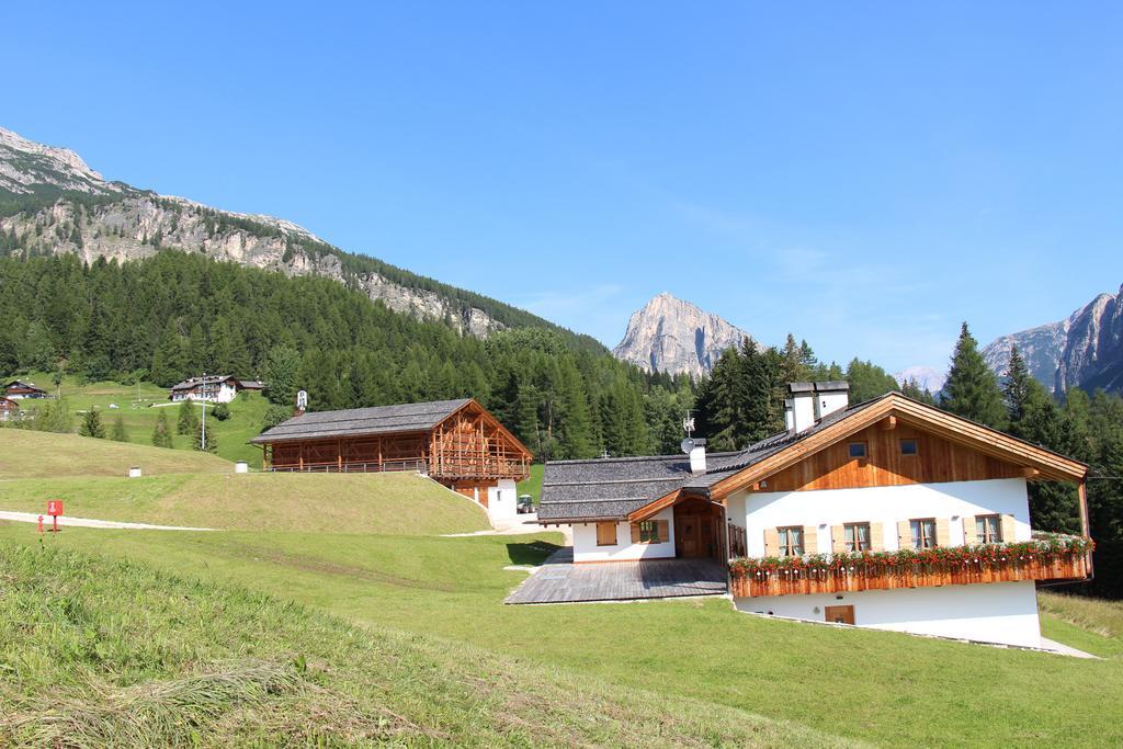 Jaegerhaus Agriturismo Cortina dʼAmpezzo Eksteriør billede
